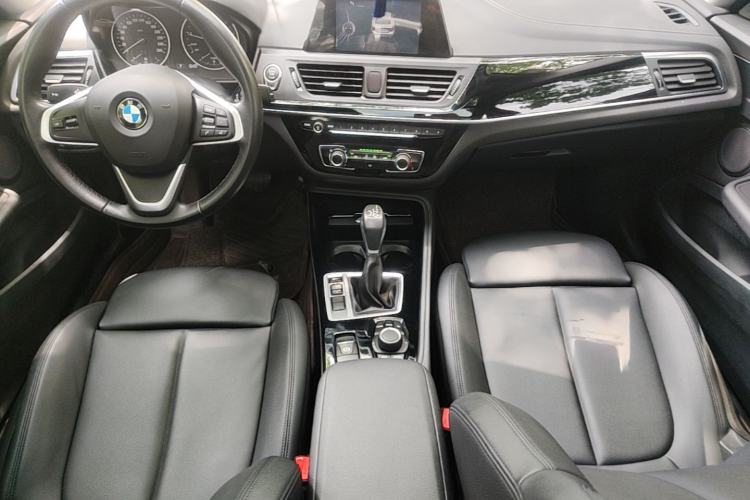 Used BMW 1 Series 2017 118i Sport Edition Center Console