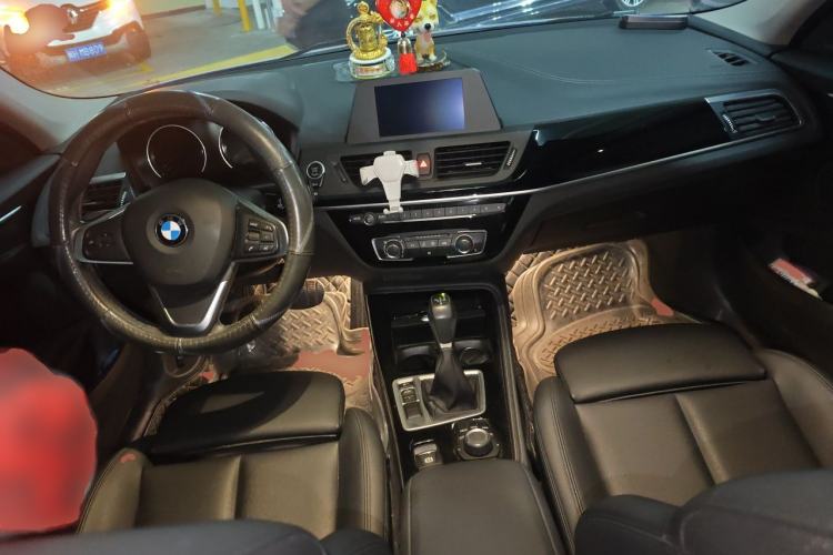 Used BMW 1 Series 2017 118i Sport Edition Center Console