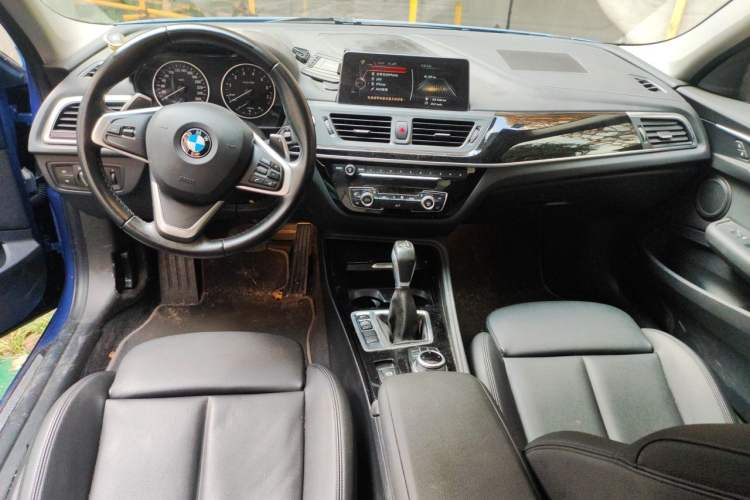 Used BMW 1 Series 2017 120i Design Package Model Center Console