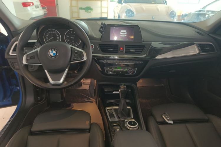 Used BMW 1 Series 2017 118i Sport Edition Center Console