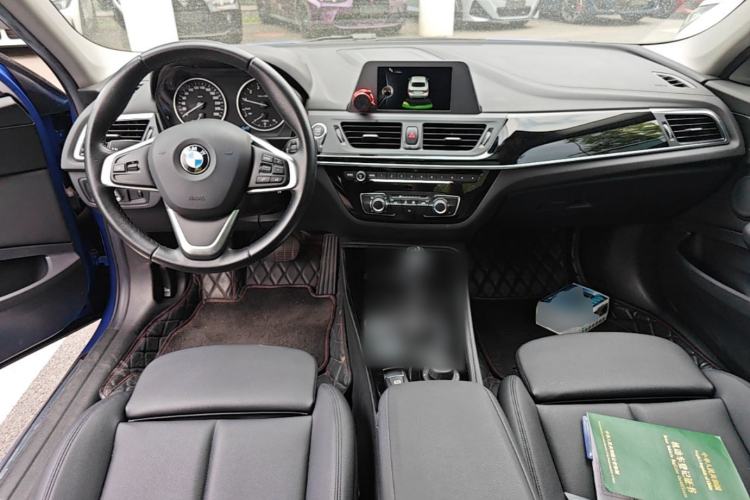 Used BMW 1 Series 2017 118i Sport Edition Center Console