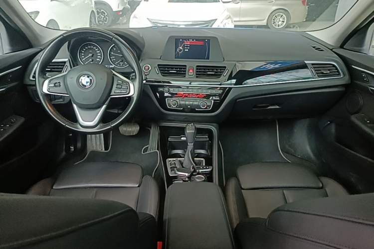 Used BMW 1 Series 2017 118i Sport Edition Center Console