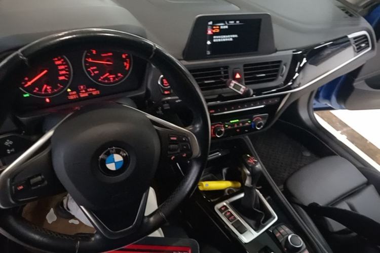 Used BMW 1 Series 2017 118i Sport Edition Center Console
