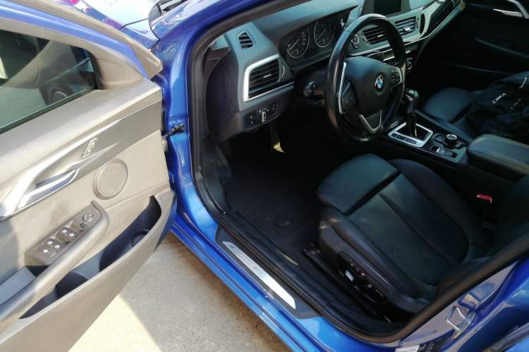 Used BMW 1 Series 2017 118i Sport Edition Driver Seat