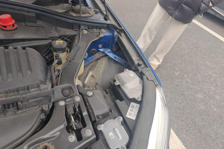 Used BMW 1 Series 2017 118i Design Package Model Engine Bay Left