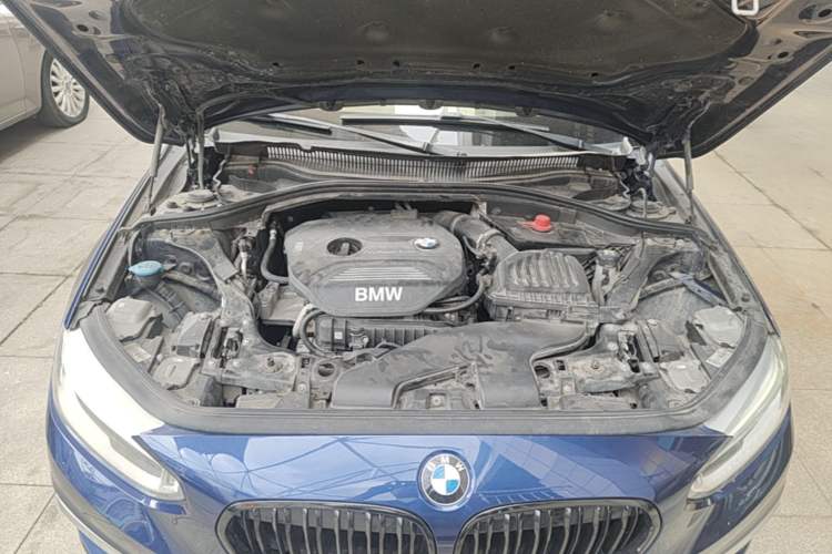 Used BMW 1 Series 2017 118i Design Package Model Engine Bay