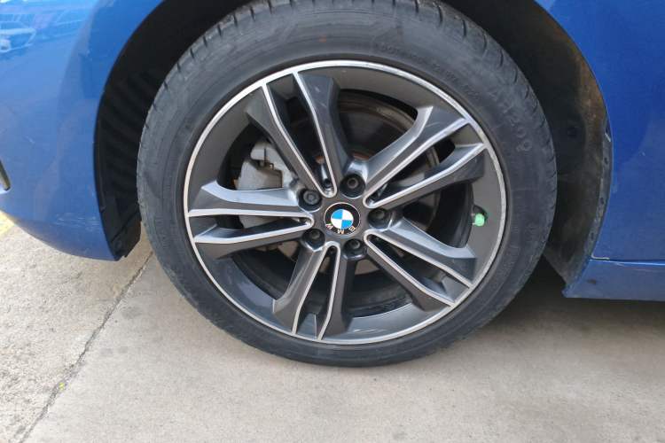 Used BMW 1 Series 2017 118i Sport Edition Exterior 2