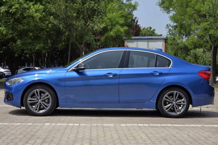 Used BMW 1 Series 2017 118i Sport Edition Exterior 3