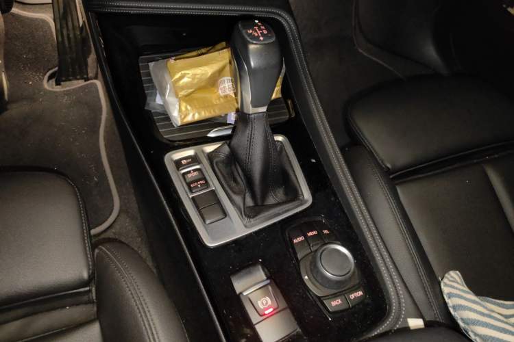 Used BMW 1 Series 2017 118i Sport Edition Gear Lever