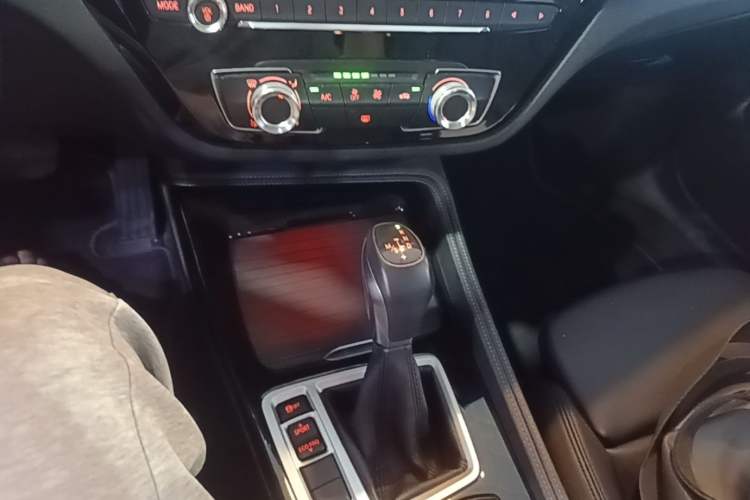 Used BMW 1 Series 2017 118i Sport Edition Gear Lever