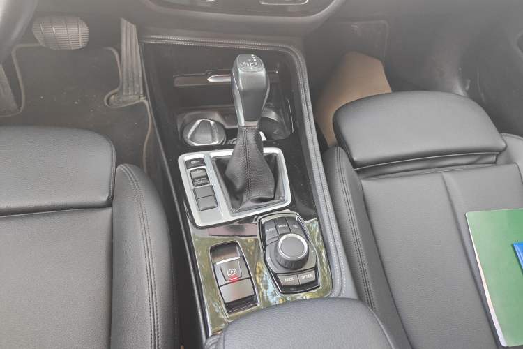Used BMW 1 Series 2017 118i Sport Edition Gear Lever