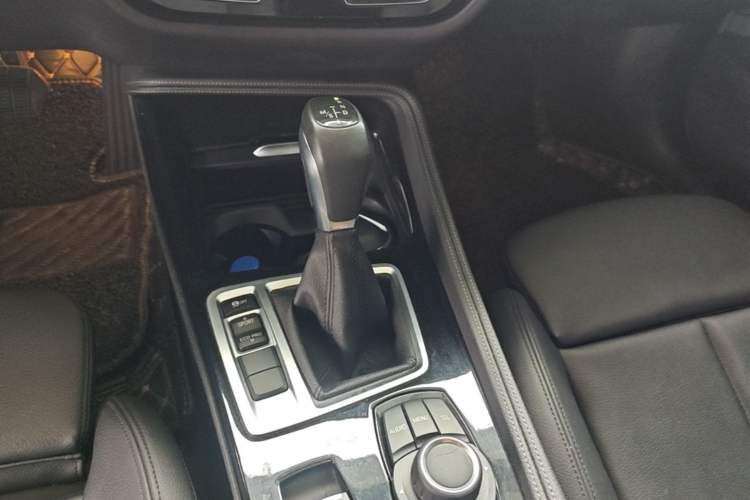 Used BMW 1 Series 2017 118i Sport Edition Gear Lever