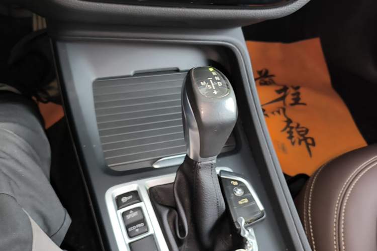 Used BMW 1 Series 2017 118i Fashion Model Gear Lever