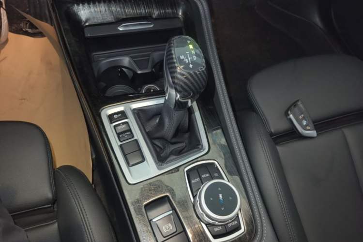 Used BMW 1 Series 2017 118i Sport Edition Gear Lever