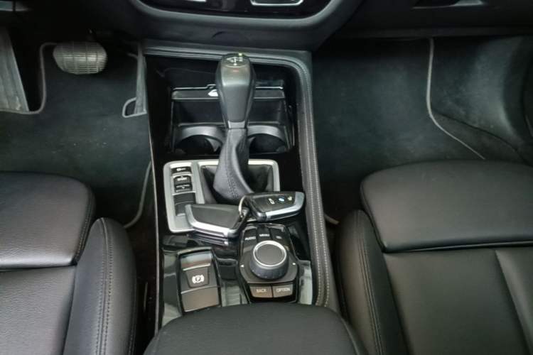 Used BMW 1 Series 2017 118i Sport Edition Gear Lever