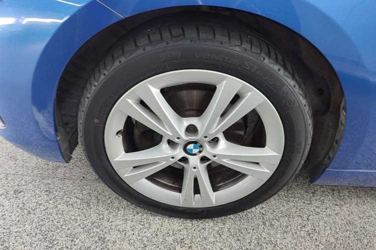 Used BMW 1 Series 2017 118i Design Package Model Left Front Wheel Hub