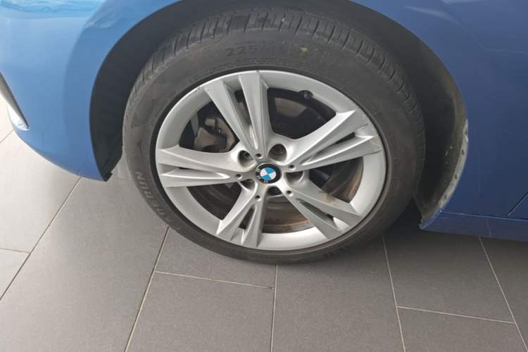 Used BMW 1 Series 2017 118i Design Package Model Left Front Wheel Hub