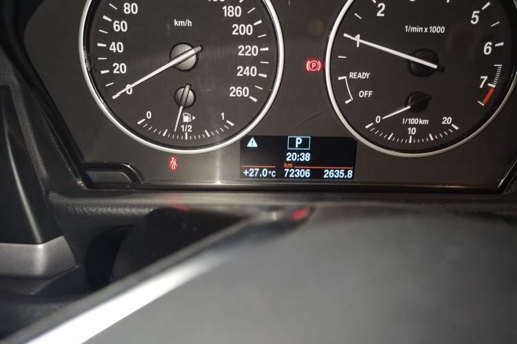 Used BMW 1 Series 2017 118i Fashion Model Odometer Close Up