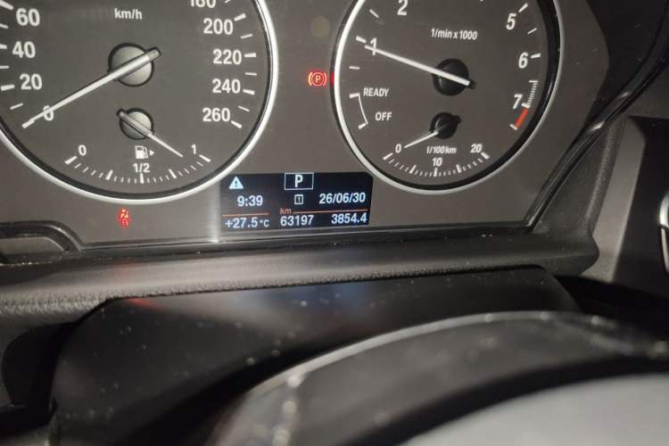 Used BMW 1 Series 2017 118i Fashion Model Odometer Close Up