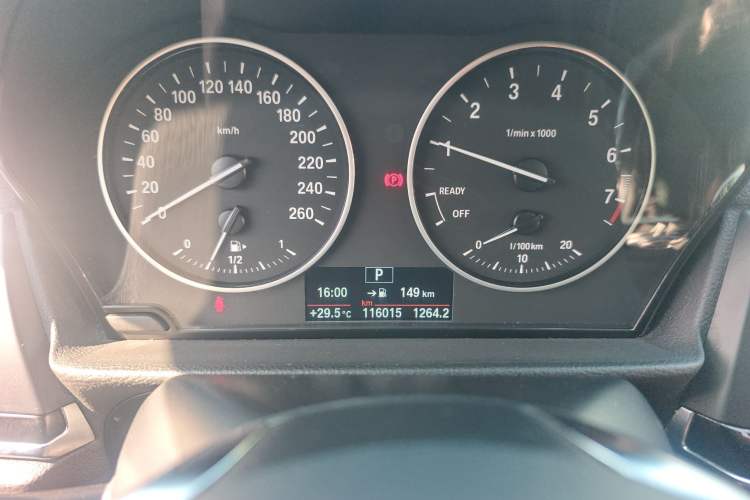 Used BMW 1 Series 2017 118i Design Package Model Odometer Close Up