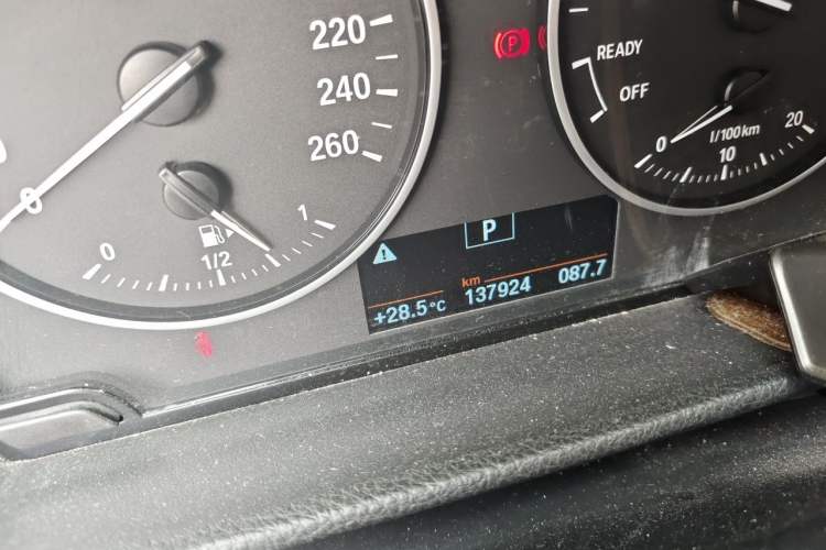 Used BMW 1 Series 2017 118i Fashion Model Odometer Close Up