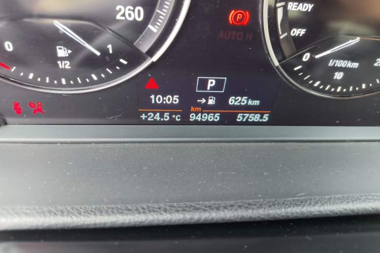 Used BMW 1 Series 2017 118i Sport Edition Odometer Close Up