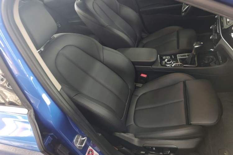 Used BMW 1 Series 2017 118i Design Package Model Right Front Seat