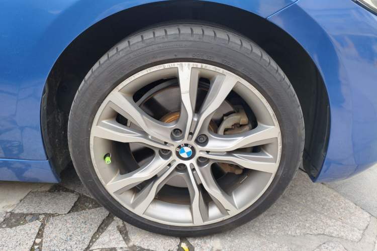 Used BMW 1 Series 2017 120i Design Package Model Right Front Wheel Hub