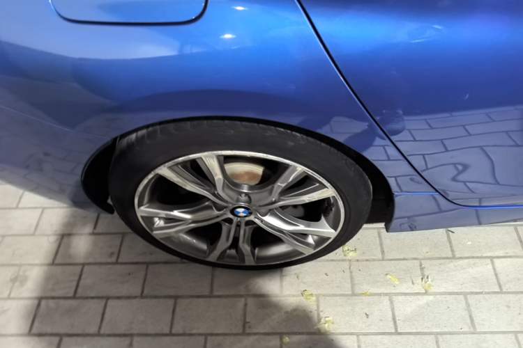 Used BMW 1 Series 2017 120i Design Package Model Right Rear Wheel Hub