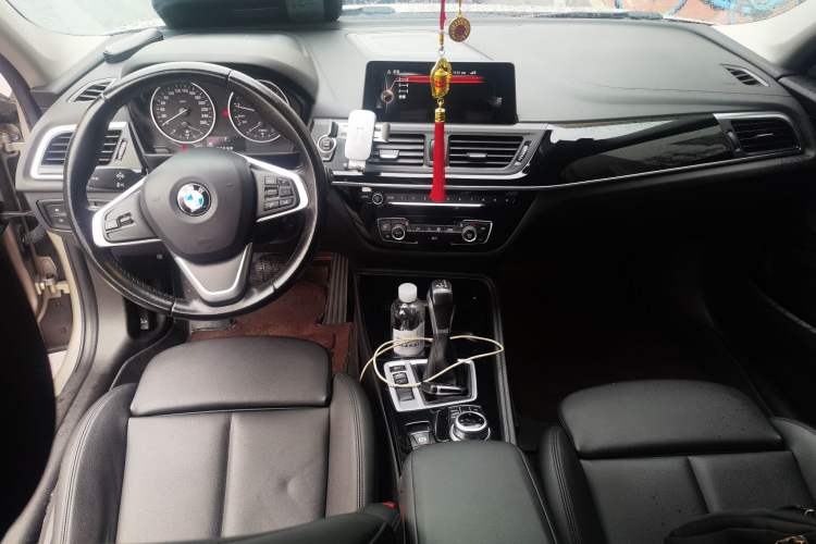 Used BMW 1 Series 2017 118i Design Package Model Center Console
