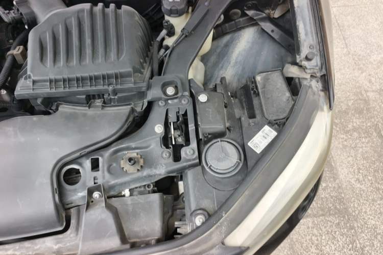 Used BMW 1 Series 2017 118i Fashion Model Engine Bay Left