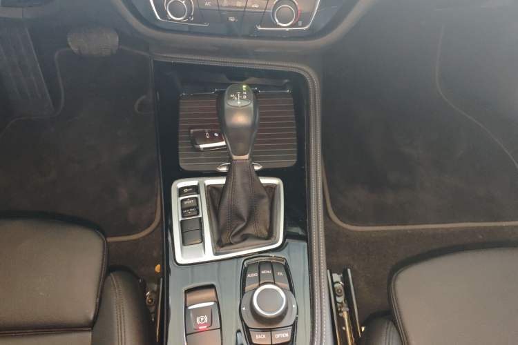 Used BMW 1 Series 2017 118i Sport Edition Gear Lever