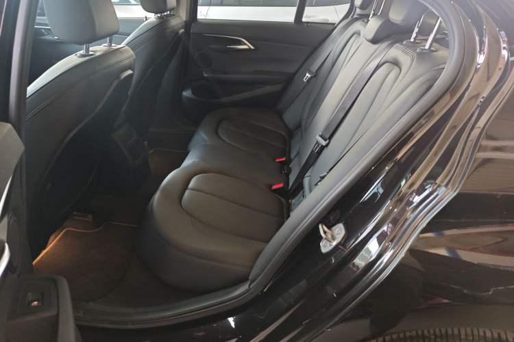 Used BMW 1 Series 2017 118i Sport Edition Interior 4