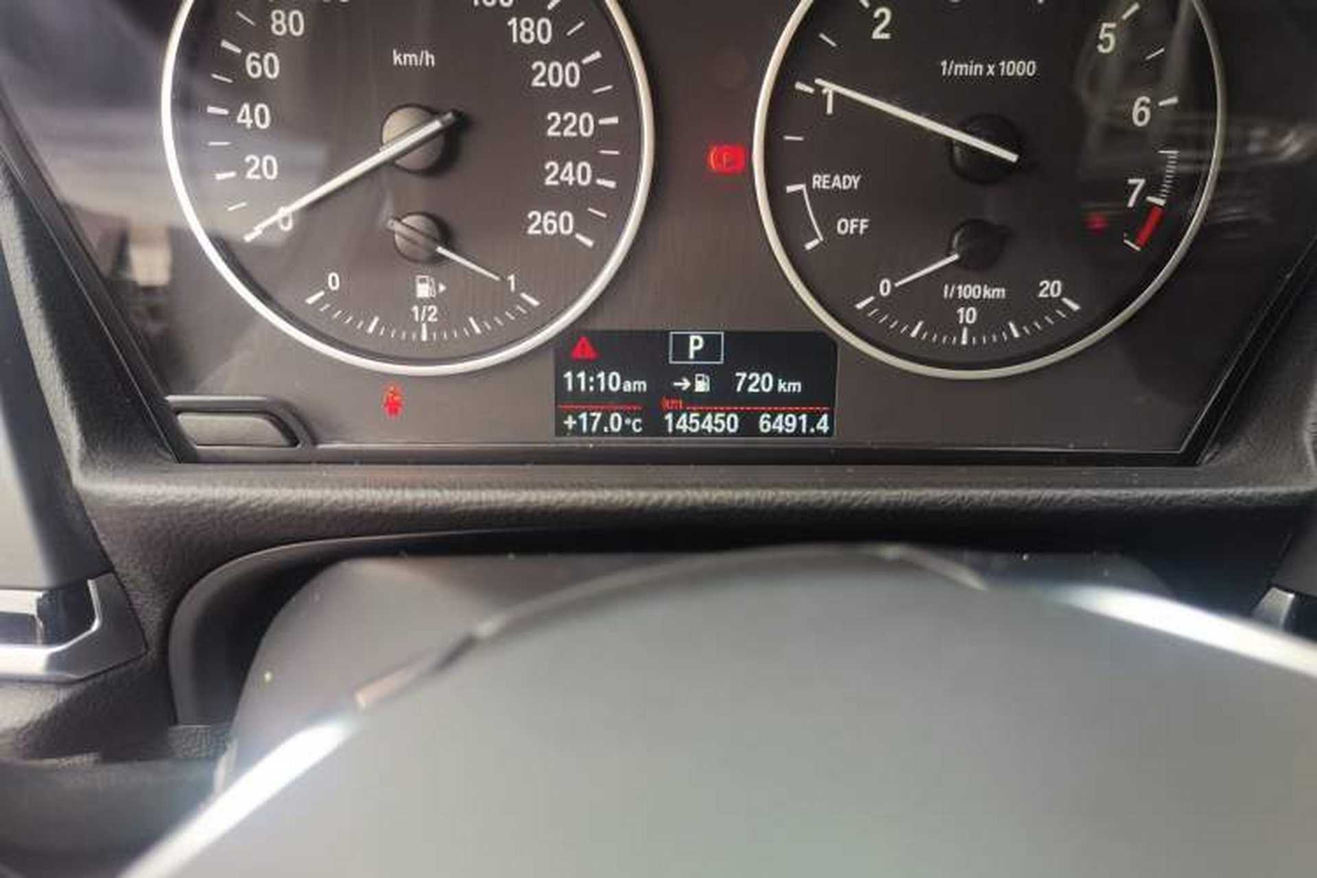 Used BMW 1 Series 2017 118i Design Package Model Odometer Close Up
