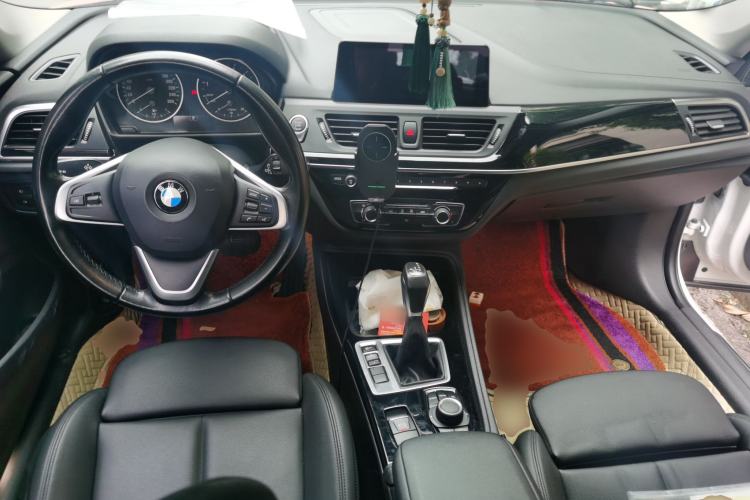 Used BMW 1 Series 2017 118i Sport Edition Center Console