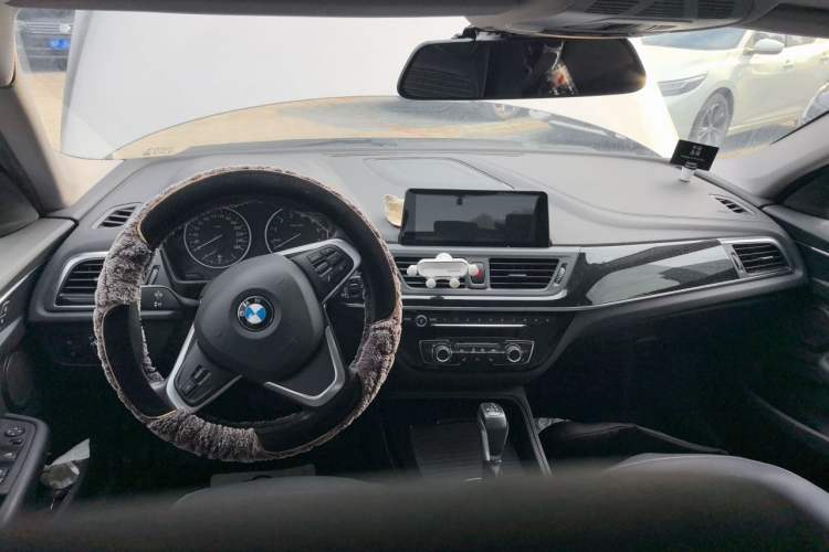 Used BMW 1 Series 2017 118i Sport Edition Center Console