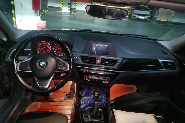 Used BMW 1 Series 2017 118i Sport Edition Center Console