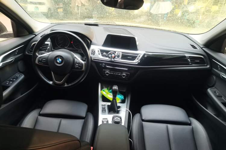 Used BMW 1 Series 2017 118i Sport Edition Center Console