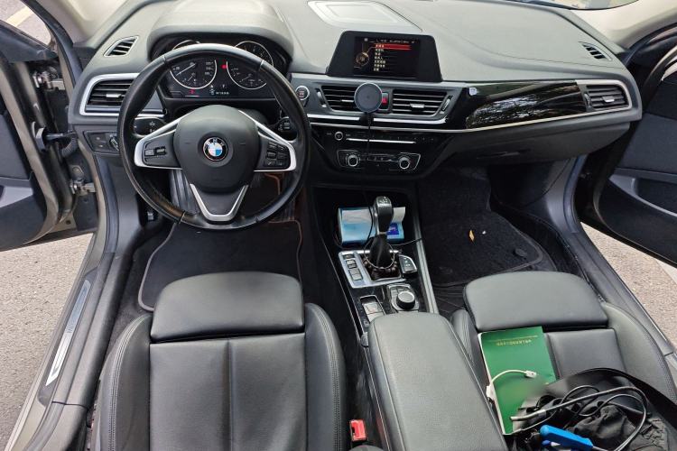 Used BMW 1 Series 2017 118i Sport Edition Center Console
