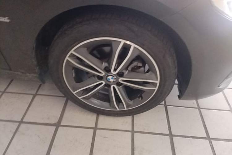 Used BMW 1 Series 2017 118i Sport Edition Right Front Wheel Hub