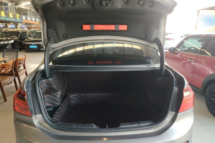 Used BMW 1 Series 2017 118i Fashion Model Trunk