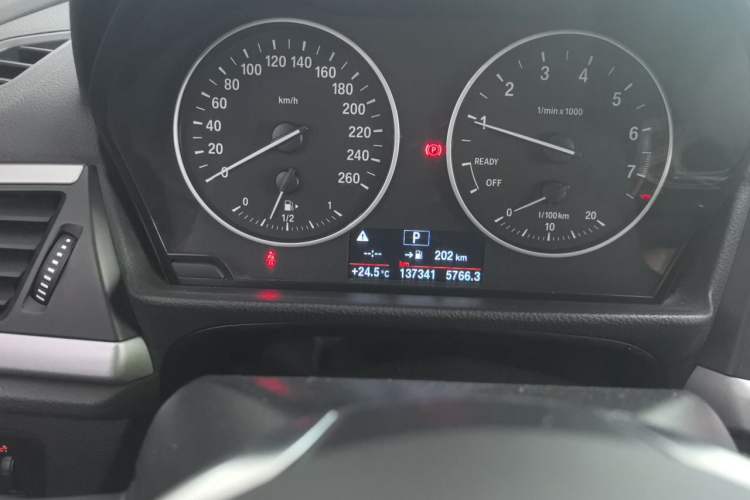 Used BMW 1 Series 2017 118i Fashion Model Odometer Close Up