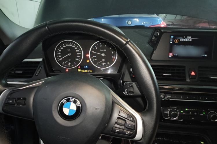 Used BMW 1 Series 2017 118i Sport Edition Center Console