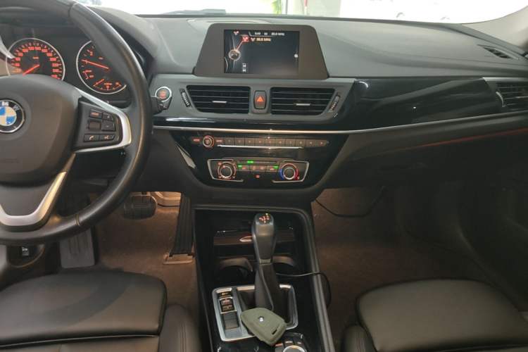 Used BMW 1 Series 2017 118i Sport Edition Audio And AC Panel