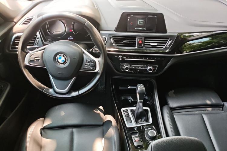Used BMW 1 Series 2017 118i Sport Edition Center Console