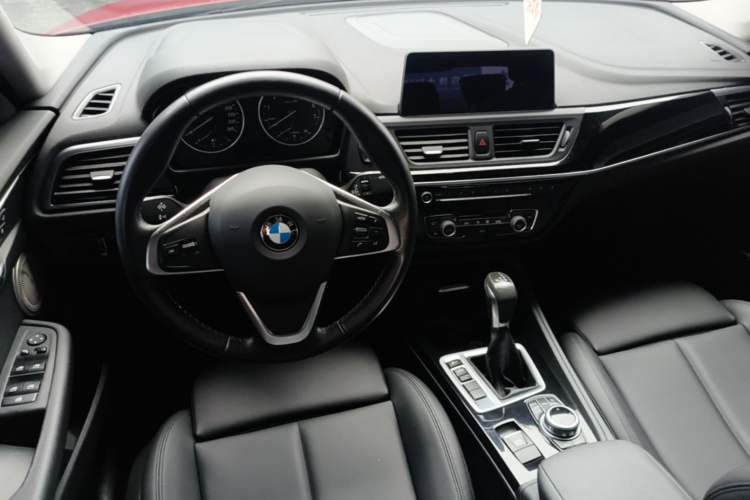 Used BMW 1 Series 2017 118i Design Package Model Center Console