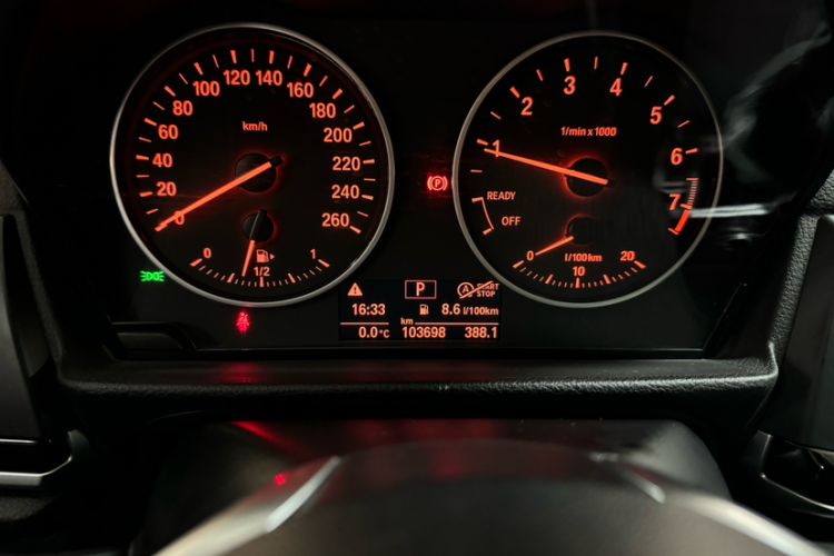 Used BMW 1 Series 2017 118i Design Package Model Odometer Close Up
