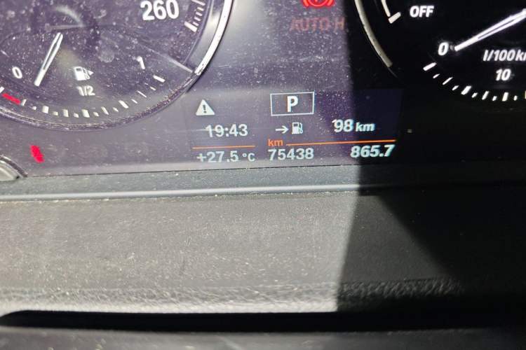 Used BMW 1 Series 2017 118i Design Package Model Odometer Close Up