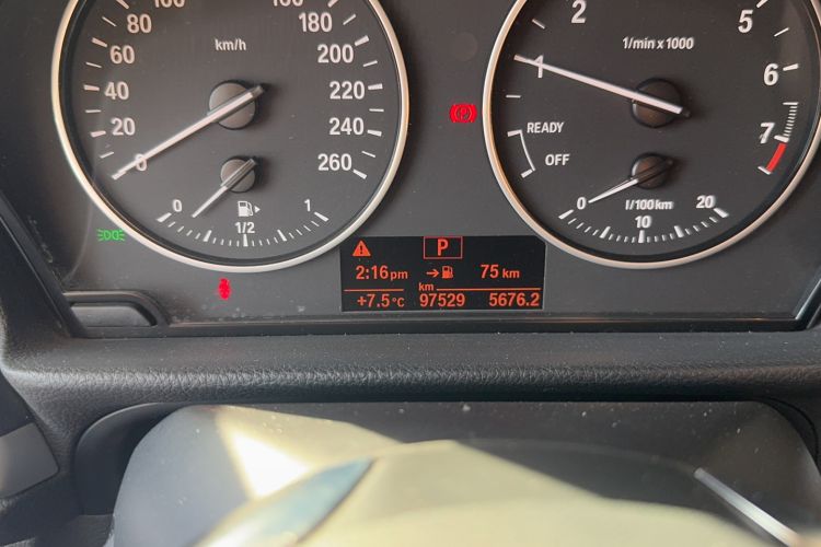 Used BMW 1 Series 2017 118i Fashion Model Odometer Close Up