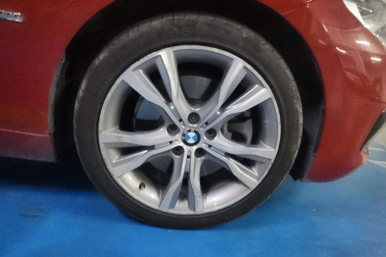 Used BMW 1 Series 2017 120i Design Package Model Right Front Wheel Hub